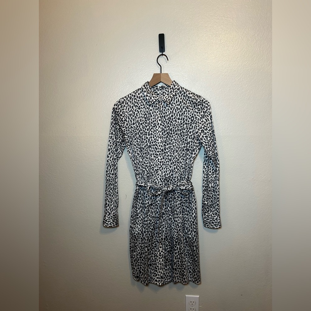 Untuckit Eva Leopard Print Full Button Down Shirt… - image 2